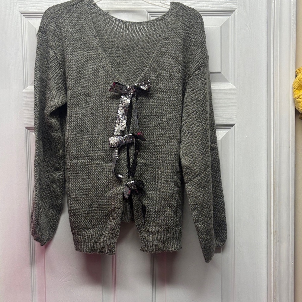 SHEIN Gray Reversible Sweater withSequin Bow Accents Perfect for Layering Medium